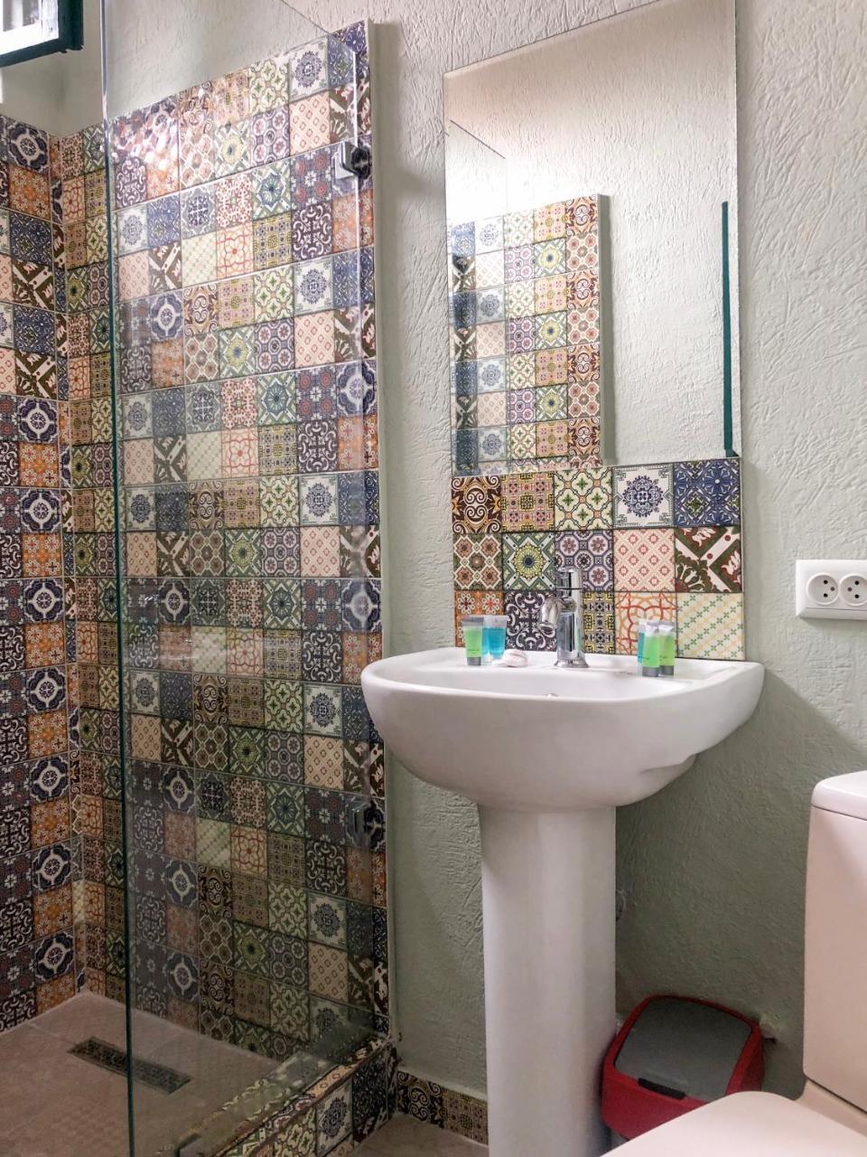 فندق تشيك بوينت تبليسي